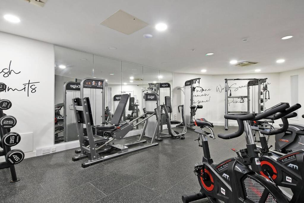 Perfectly Located City Centre Studio Apartment - West One With Free Wifi, Gym Access, Netflix เชฟฟิลด์ ภายนอก รูปภาพ